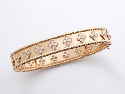 VAN CLEEF & ARPELS VAN CLEEF & ARPELS Collection ''PERLÉE TRÈFLES'' Grand modèle

Bracelet...