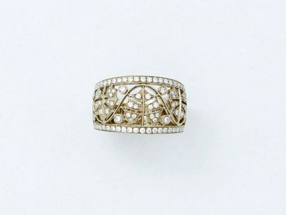 Bijou BRANAR - Délicate bague bandeau en or 750 millièmes, habillée de diamants brillantés...