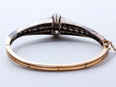 Bracelet Bracelet jonc rigide ouvrant en or 750 et argent 800 millièmes ajourés,...