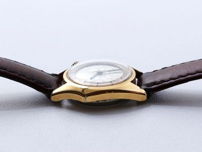 ZODIAC ZODIAC

Montre bracelet de dame en métal doré, boîtier stylisé, cadran argenté...