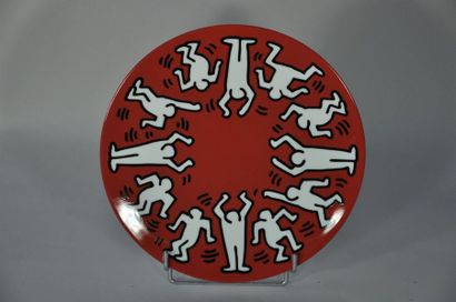KEITH HARING Keith HARING (1958-1990) - D'après - White on red - Assiette en porcelaine...