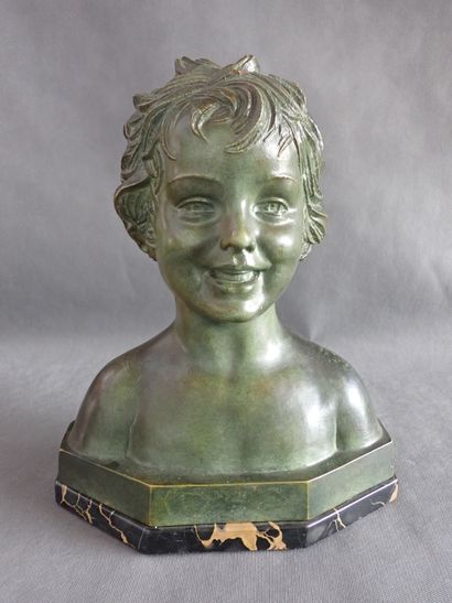  CHIPARUS DEMETER Tête d'enfant, buste en terre cuite à patine verte sur socle marbre,... Gazette Drouot