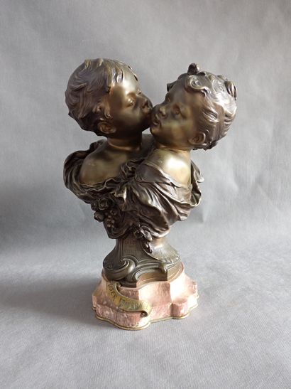  AUGUSTE MOREAU (1834-1917) D'après, Baiser fraternel, bustes d'enfants, en bronze... Gazette Drouot