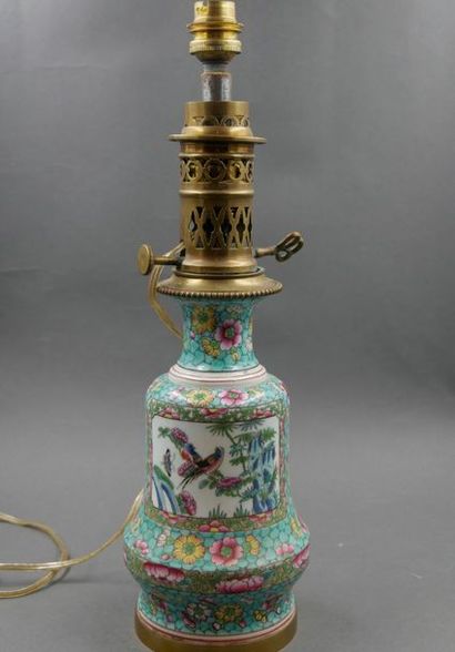 null Lampe à pétrole en porcelaine de CANTON, CHINE, Fin XIXème