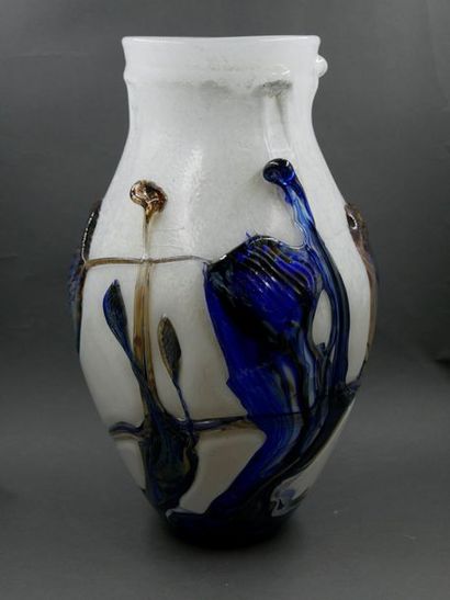 null JC NOVARRO 1999 - Vase en verre opacifié et verre filé - Signé et daté au dos...