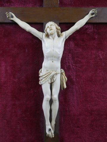 null Christ en croix en ivoire (3 doigts cassés), XIXème siècle
