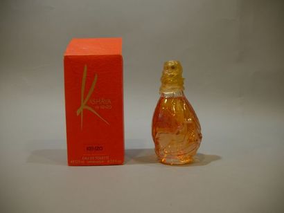 null KENZO "Kashaya" 
Flacon en verre décoré de décoration florale, atomiseur 125mL....