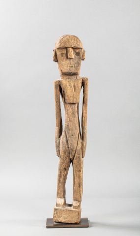 null STATUE D'ANCETRE FEMININE AITOS. Bois lourd érodé. Figure protectrice du Timor...