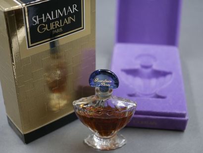 null GUERLAIN "Shalimar"
Flacon modèle Eventail, Extrait de Parfum d'Origine 1/2,...