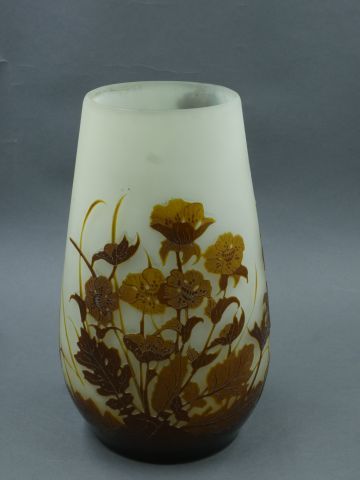 null Vase à panse ovoïde en verre multicouche marron, signé GALLE, Epoque Art No...