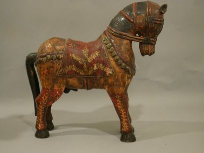 null Cheval debout en bois polychrome sculpté, TIBET, Xxème siècle, Haut.: 40 cm...