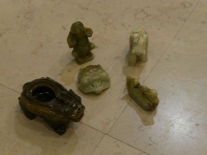 null Lot de 5 objets en jadeite et pierre