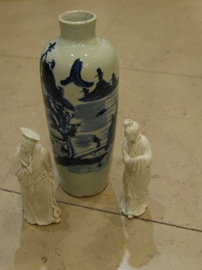 null Lot Vase en porcelaine Blanc de Chine / 2 personnages Blanc de Chine