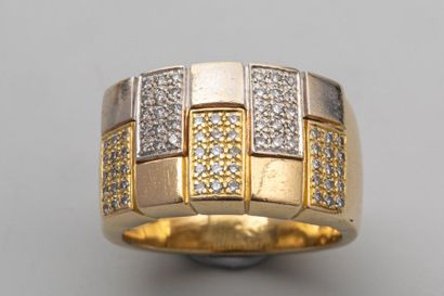 null Bague bandeau deux ors 18k à motif quadrillé en partie serti de diamants - Poids...