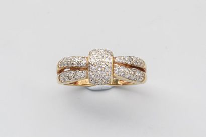 null Bague en or jaune 18k anneaux biphides croisés pavés de diamants - Poids brut:...