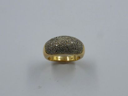 null Bague boule en or jaune 18k sertie d'un pavage de diamants, porte une inscription...