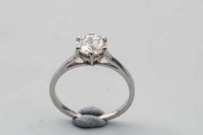 null Bague solitaire en platine ornée d'un diamant de 0,85 carat environ - Poids...