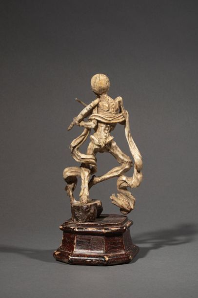 null Vanité dite « Au Violon », représentant un squelette jouant du violon.
Ivoire...