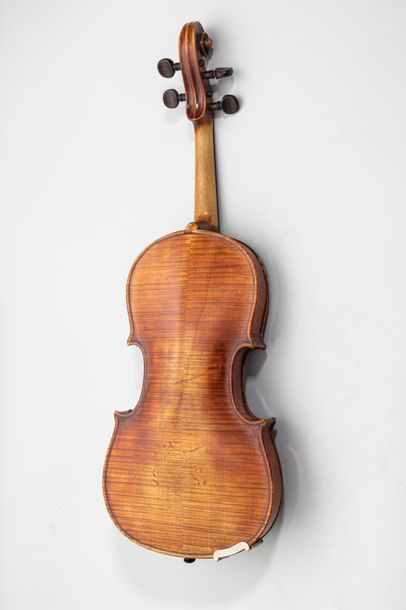 null Joli violon allemand, portant une étiquette apocryphe de Tonossi. 359 mm. Circa...