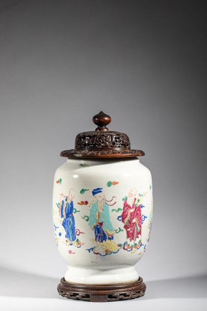 null CHINE , dynastie Qing, époque Yongzheng (1723-1735). Vase autrefois monté en...