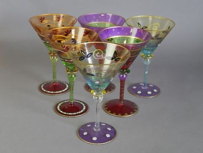 null Six coupes à cocktails en verre de Venise à décors géométriques polychromes...