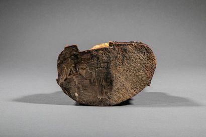 null HIMALAYA, 1930. 
Siège d’enfant en bois laqué. 
31,5 cm
On y joint un Bouddha...