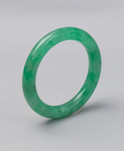 null Ensemble: Pendentif en or gris 18k et cercle de jade jadéite Poids brut 3,5g...