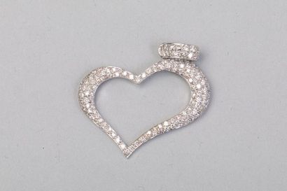 null Pendentif stylisant un coeeur en or blanc 18k pavé de diamants, Poids brut:...