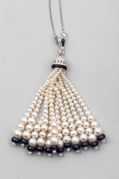null Ravissant pendentif en or gris 18k le pompon à franges de petites perles de...