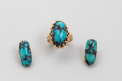 null Parure comprenant une bague en or jaune 18k ornéee d'une turquoise matrix et...