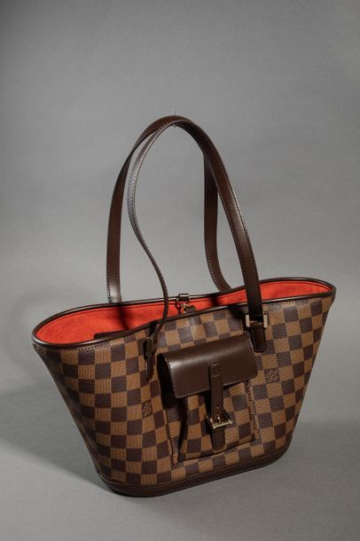 null Louis VUITTON- Sac panier en toile damier enduite marron et beige, intérieur...