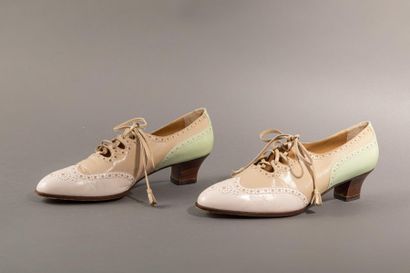 null HERMES PARIS- Paire de chaussures en cuir tricolores pastel, Taille 40, NEU...