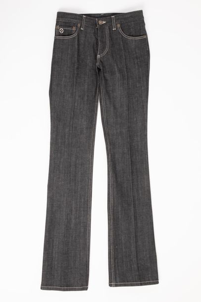 null ETRO- Pantalon en velour vert bronze, Taille 36. Louis VUITTON. Jean gris à...