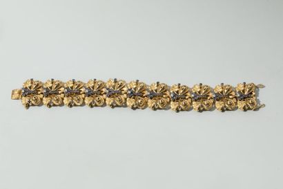 null Bracelet ancien en or jaune 18k à maillons articulés en forme de papillons pavés...