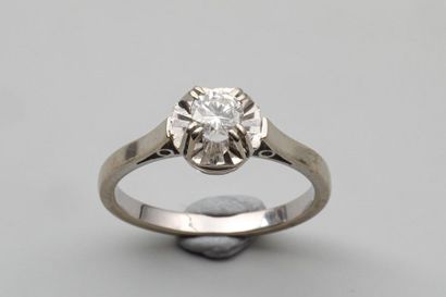 null Solitaire ring in white gold diamond of about 0.35ct Gross weight 3.3g TDD ...