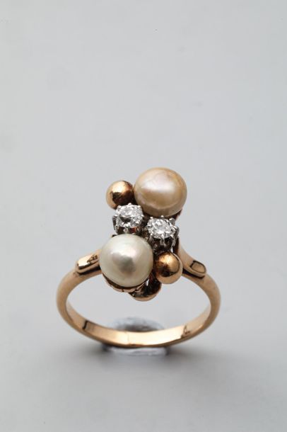 null Ring in 18k yellow gold with two pearls and two brilliant-cut diamonds - Gross...