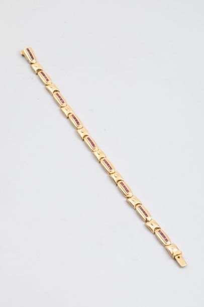 null Bracelet articulé en or jaune 18k surmonté de diamants et de rubis - Poids brut:...