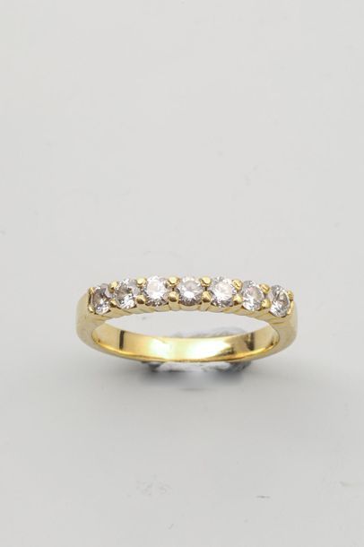 null Half wedding band in 18k yellow gold topped with diamonds Gross weight 3.76g...