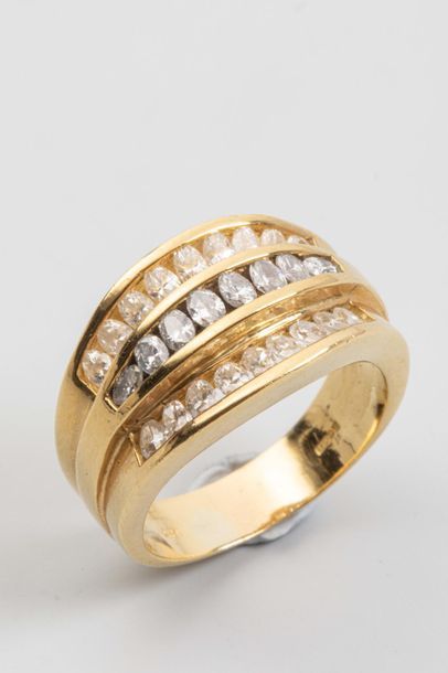 null 18k yellow gold band ring set with 3 lines of diamonds - Gross weight: 12 gr...