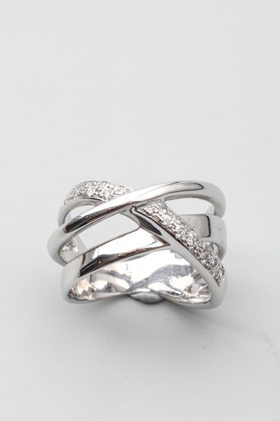 null 18k white gold openworked diamond-pavé cross-bracelet ring - Gross weight 10.8g...