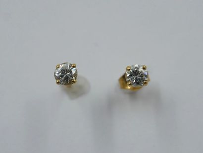 null Pair of 18k yellow gold ear chips decorated with a brilliance (Pierced ears...
