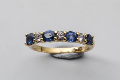 null Half wedding band in 18k yellow gold set with 4 sapphires and 3 diamonds - Gross...