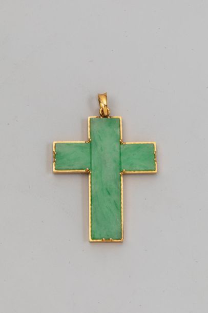 null Croix en or jaune 14k sertie d'une plaque de jade, Poids brut: 7,6 cm - Haut.:...