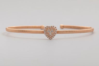 null Bracelet jonc semi rigide en or rose guilloché 18k surmonté d'un cœur pavé de...