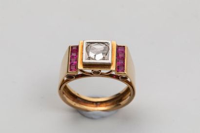 null Bague TANK en or jaune18k surmontée d'un diamant taille rose de 0,60 carat environ...