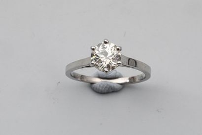 null Platinum solitaire ring set with a diamond of about 0.85 carat - Gross weight:...