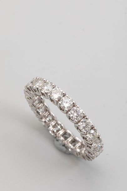 null Alliance en or gris 18k et diamants taille brillant bien blancs pour 2,10carats...