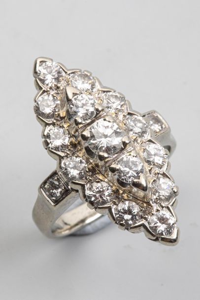 null Marquise ring in 18k white gold paved with diamonds - Gross weight: 6,2 gr -...