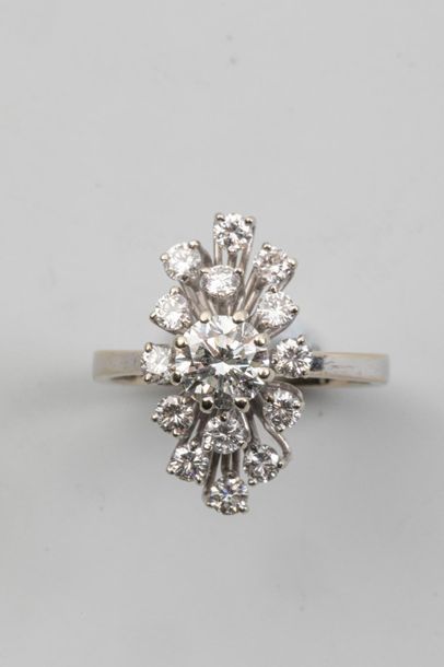 null Marquise ring in 18k white gold, set with a brilliant-cut diamond in a diamond...