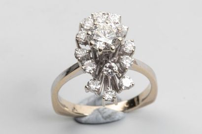 null Marquise ring in 18k white gold, set with a brilliant-cut diamond in a diamond...